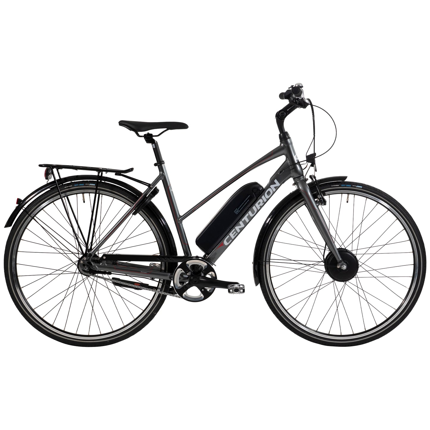 Grå cykel med ekrade hjul, framskärmar, kedjeskydd och pakethållare
