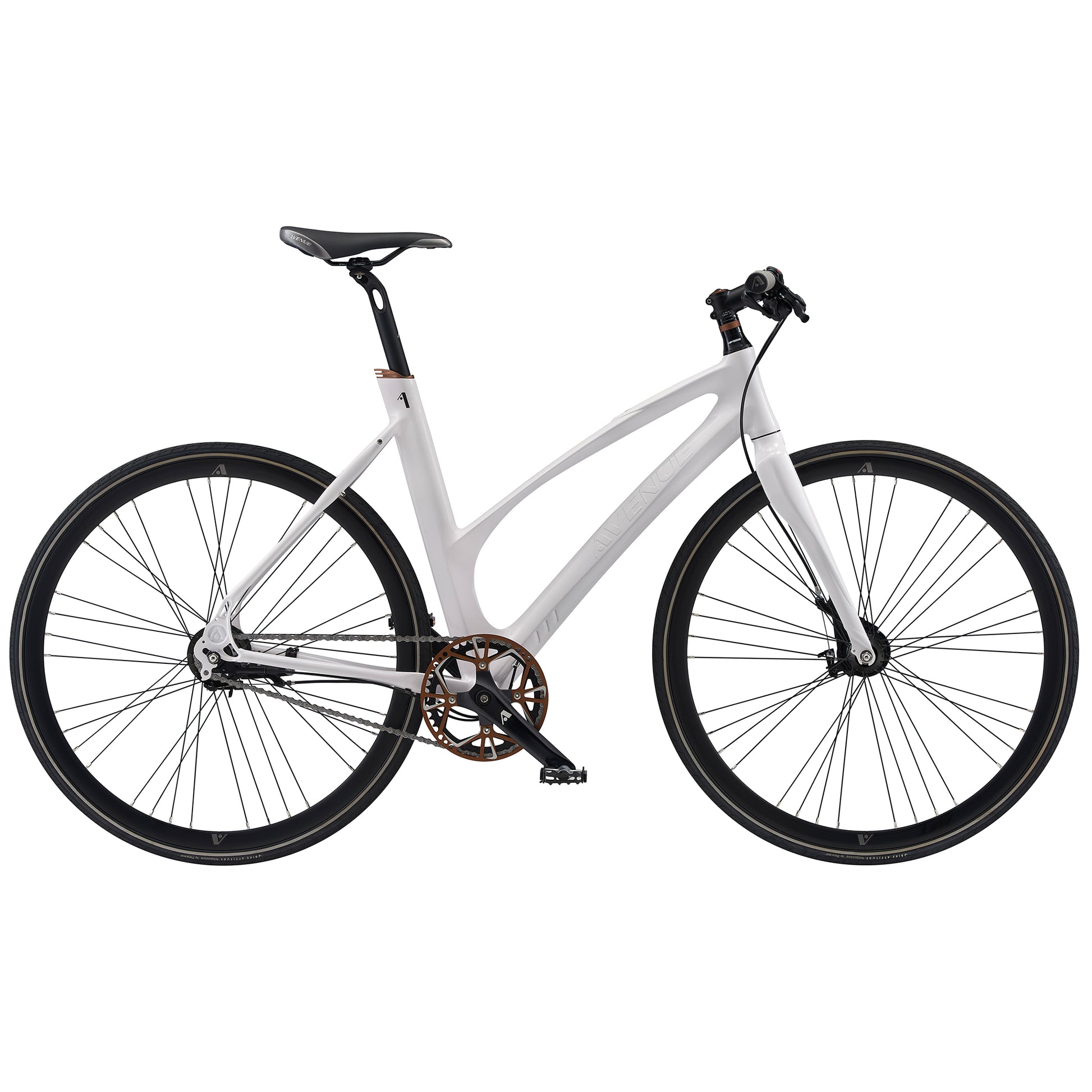 Cykel med vit ram, svarta däck och skivbroms.