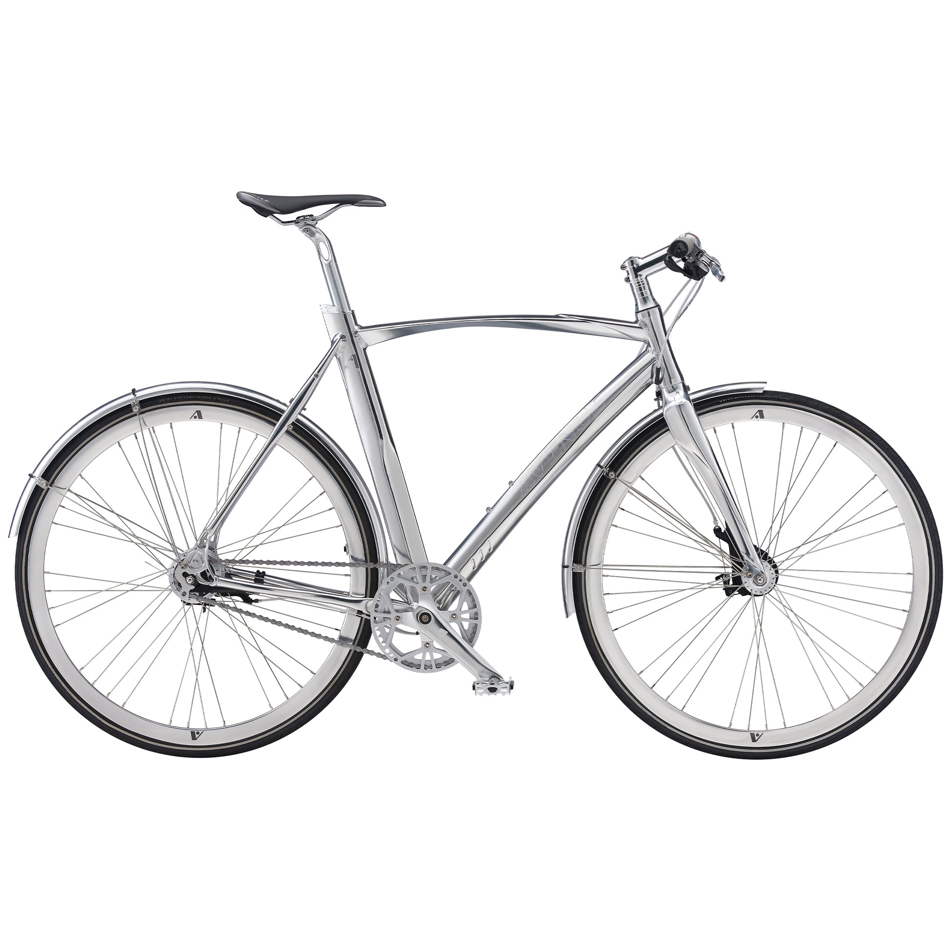 Silverfärgad cykel med rak ram, svart sadel och dubbla fälgar, sidovy.
