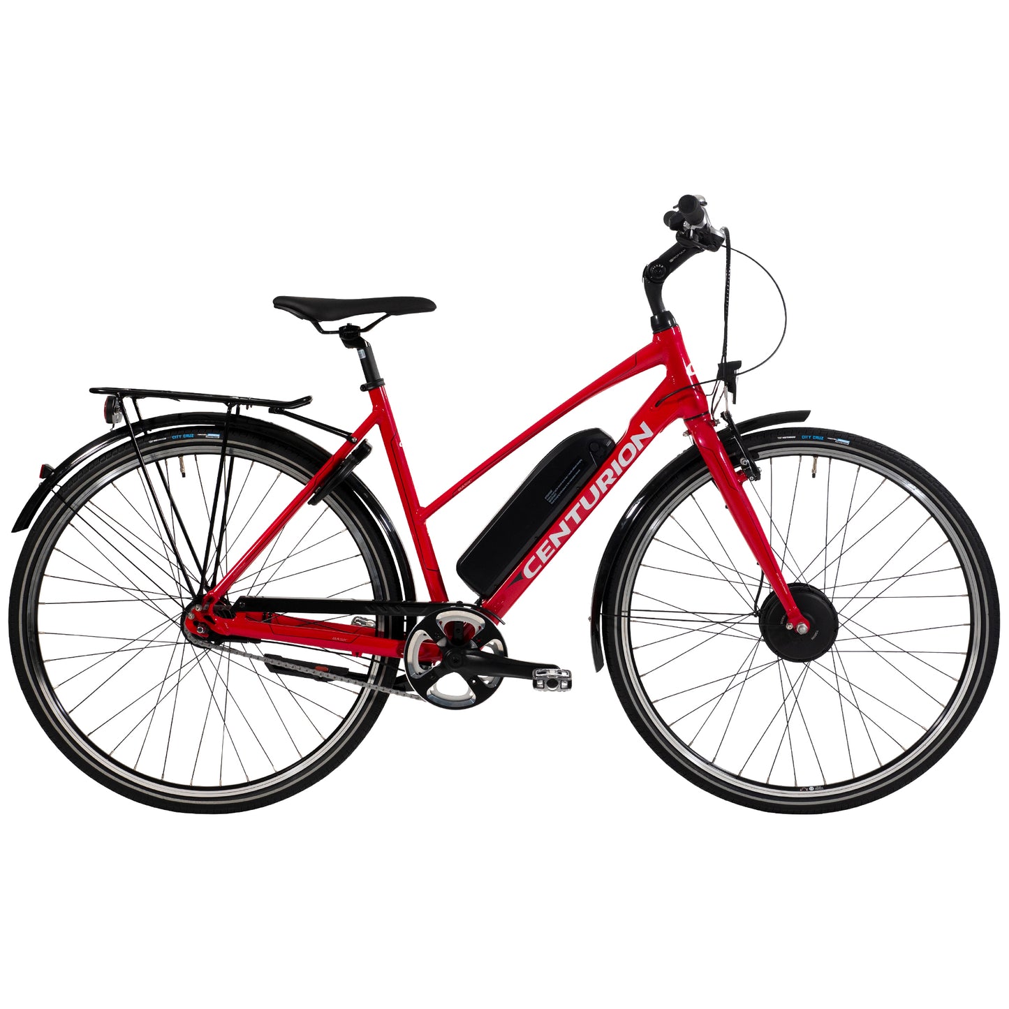 Röd cykel med ekrade hjul, framskärmar, kedjeskydd och pakethållare