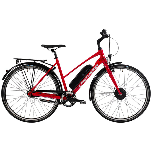 Röd cykel med ekrade hjul, framskärmar, kedjeskydd och pakethållare
