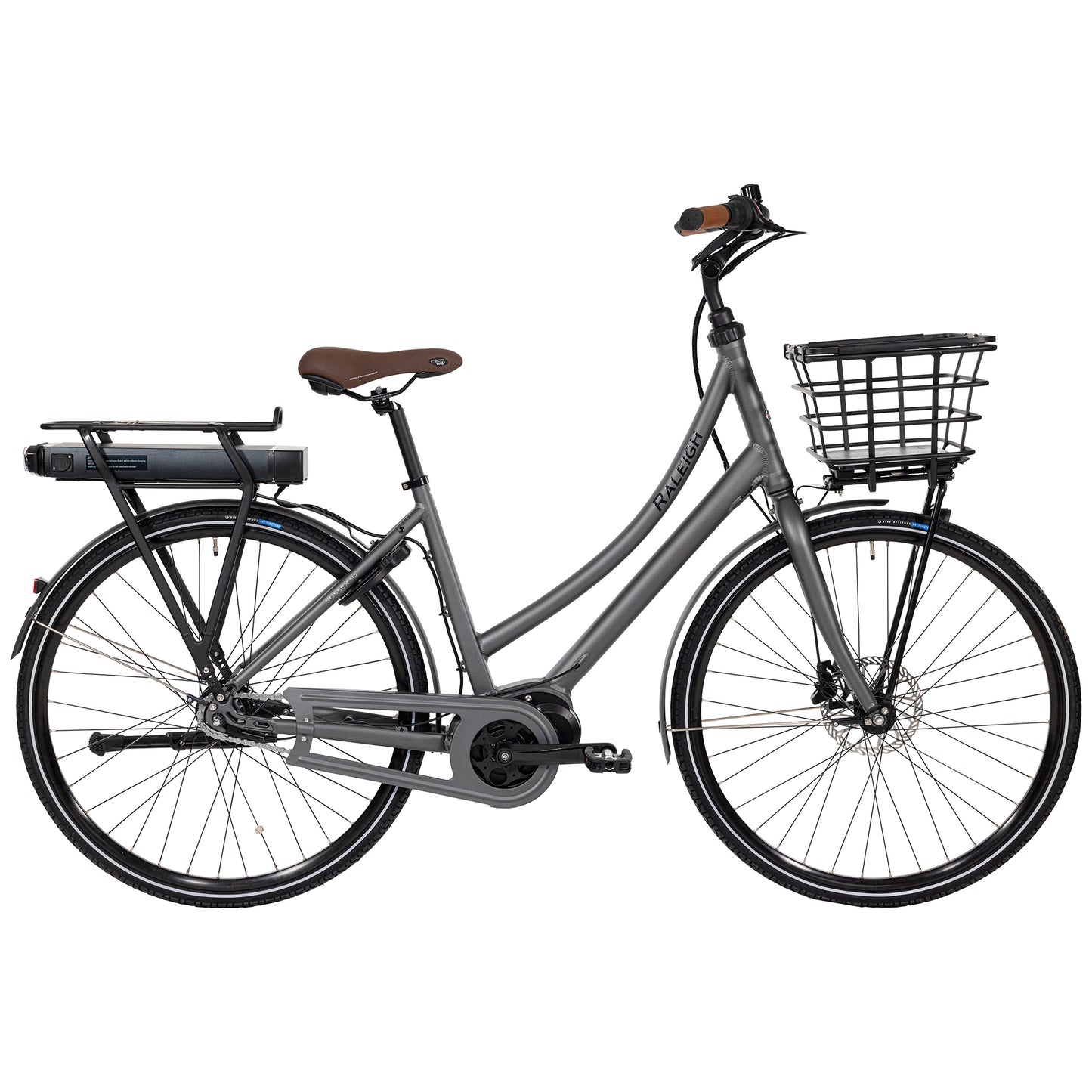 Raleigh Sussex E2 elcykel i matt grå med främre korg och pakethållare bak