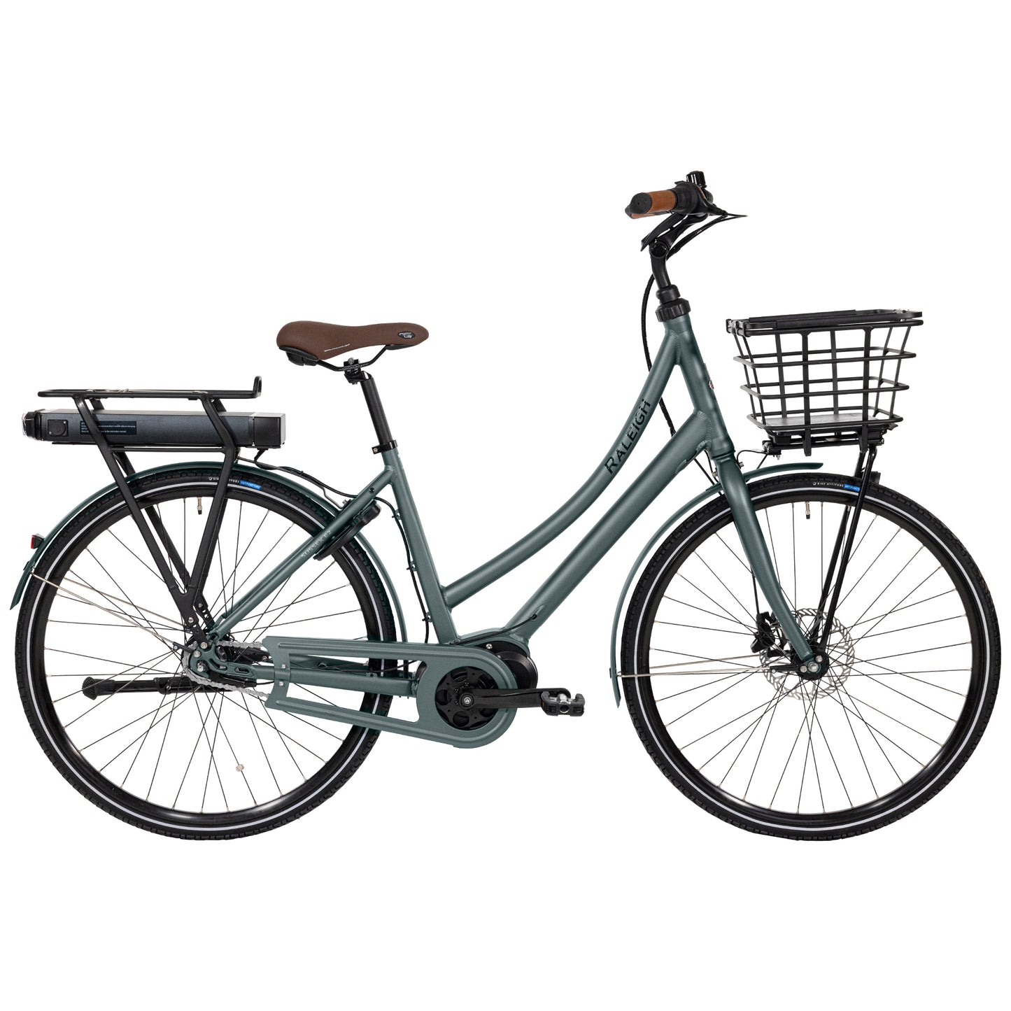 Raleigh Sussex E2 elcykel i matt grön med främre korg och pakethållare bak